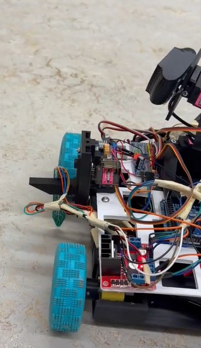 Ceres electronics close-up, servo turret, wiring, and motor driver board
